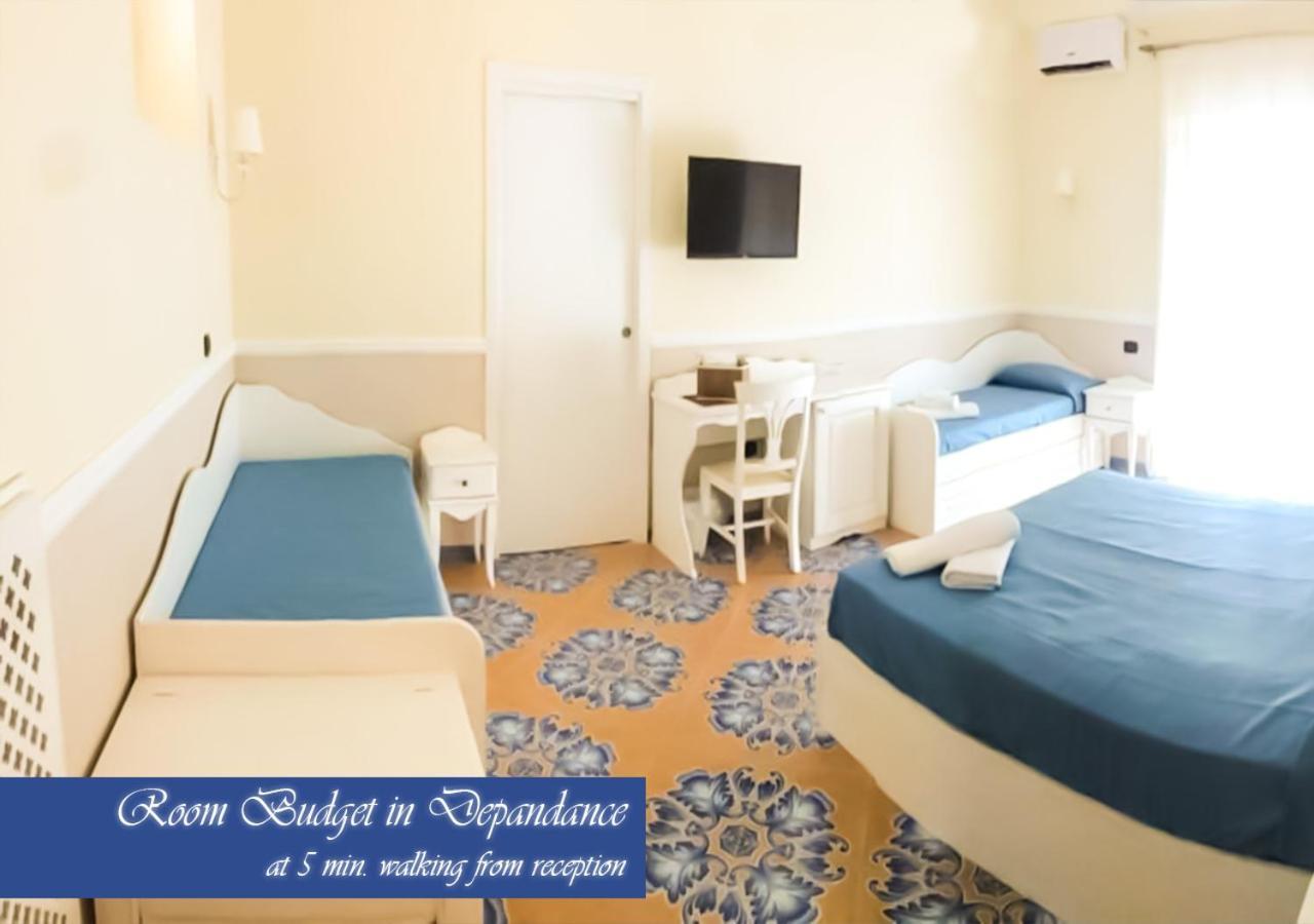 Bed & Breakfast Medea Napels Buitenkant foto