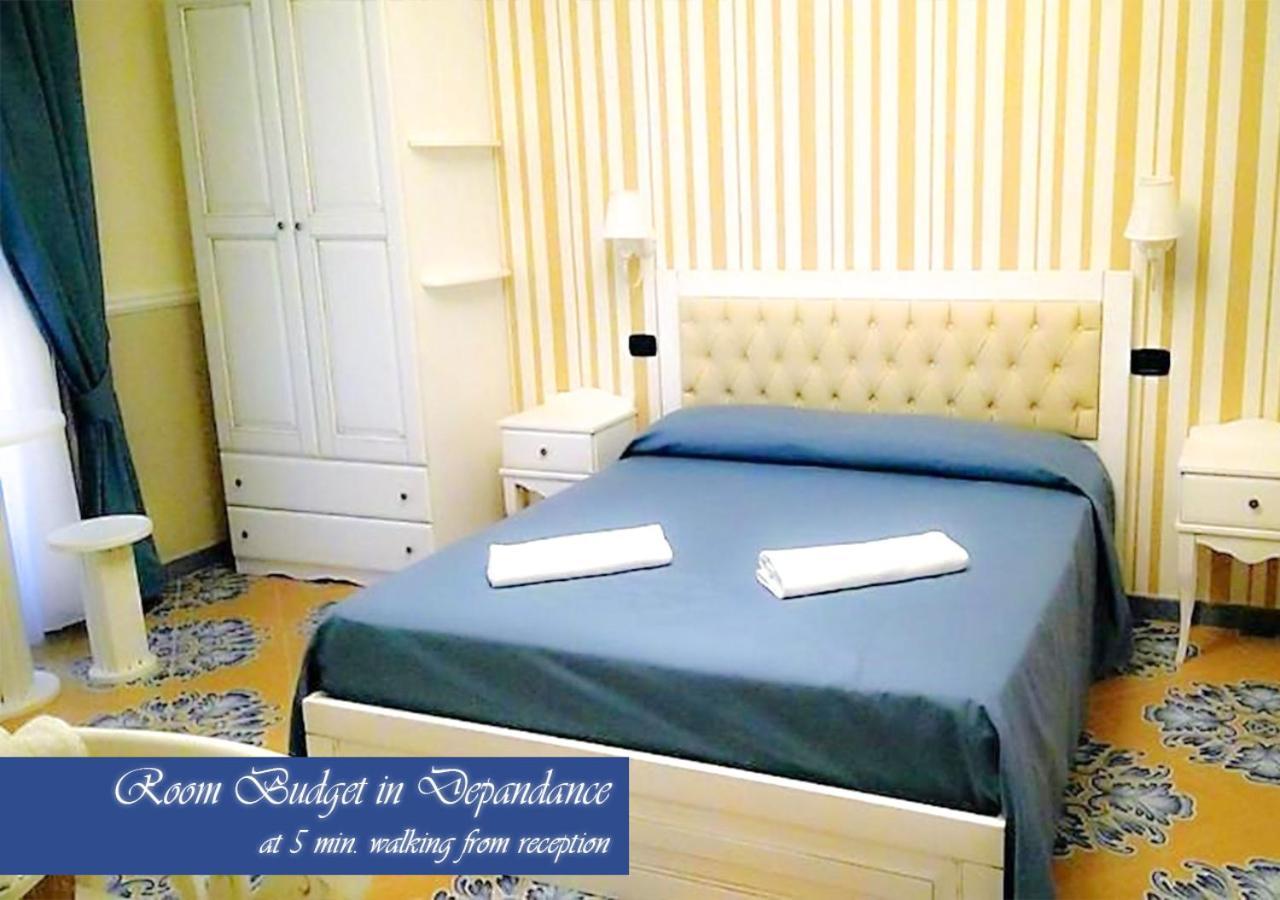 Bed & Breakfast Medea Napels Buitenkant foto